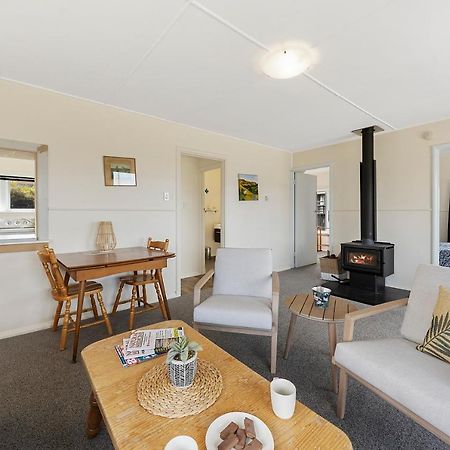 The Green Trout - Paraparaumu Beach Holiday Home Exterior photo