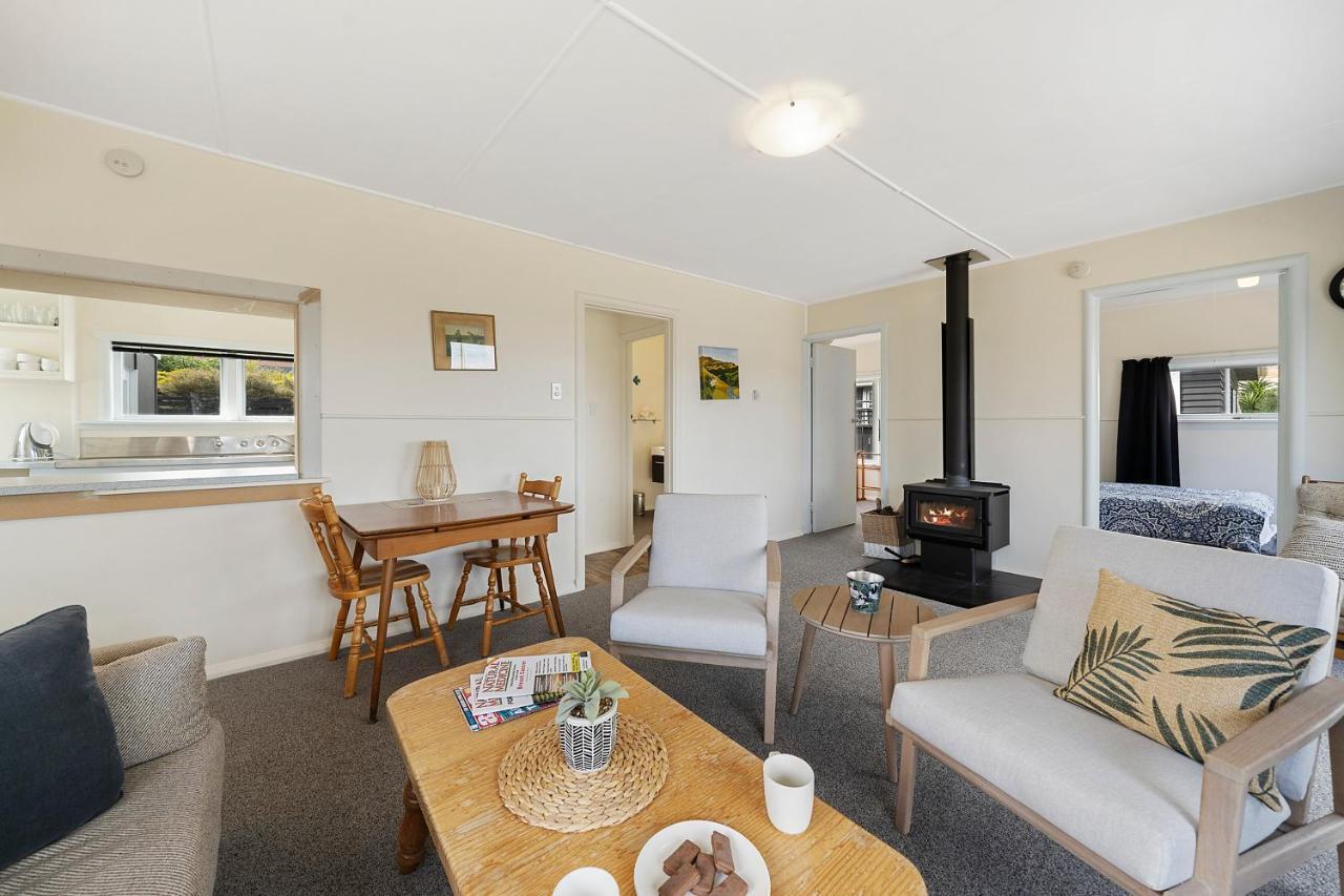 The Green Trout - Paraparaumu Beach Holiday Home Exterior photo