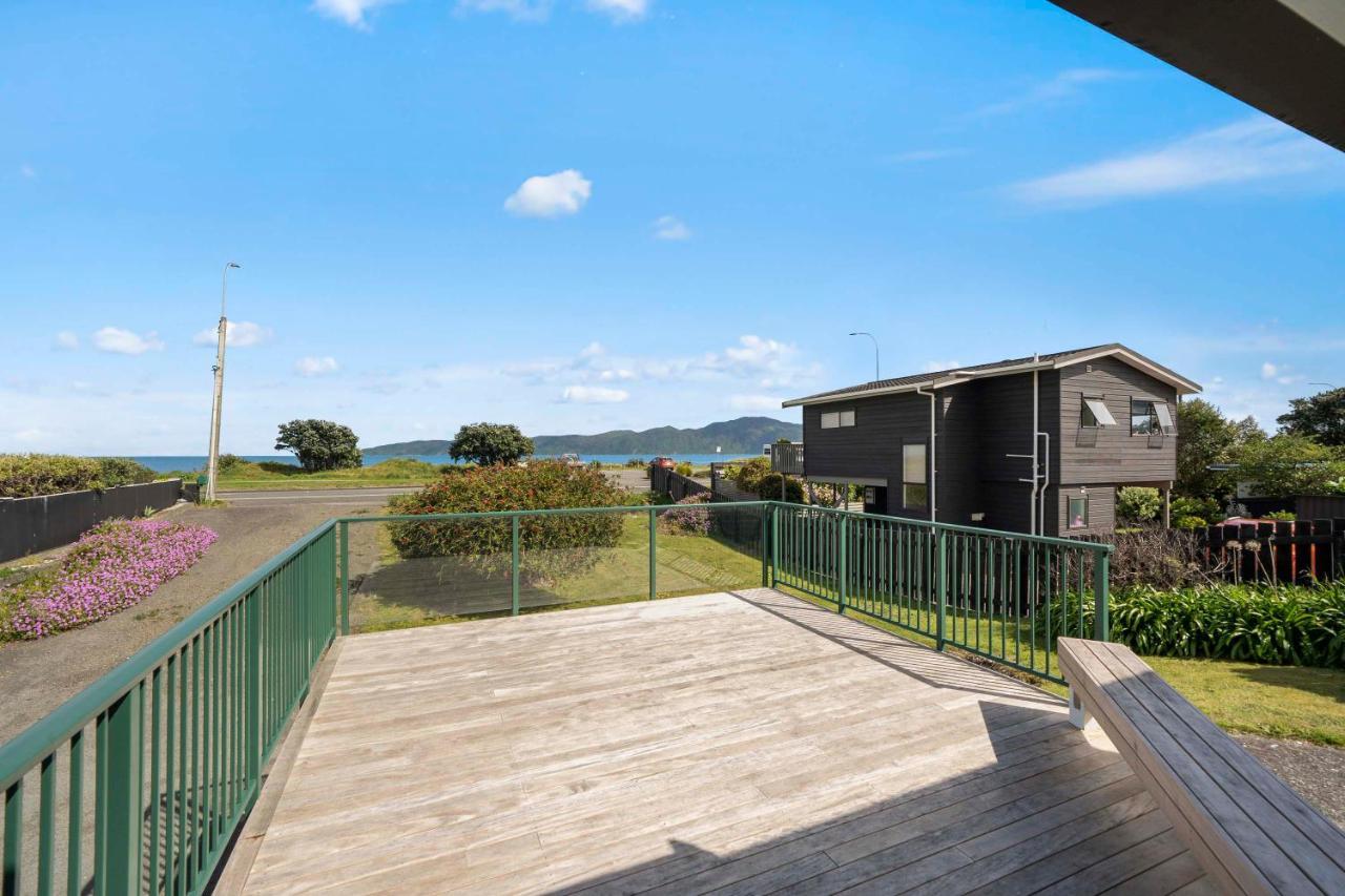 The Green Trout - Paraparaumu Beach Holiday Home Exterior photo